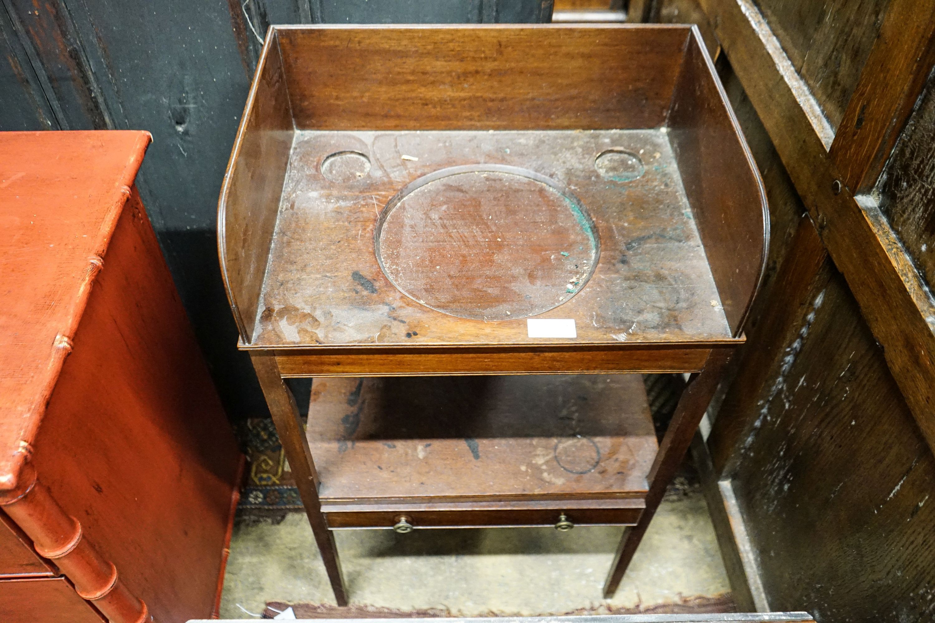 An Edwardian mahogany Sutherland table, width 60cm, together with a George III mahogany two tier washstand